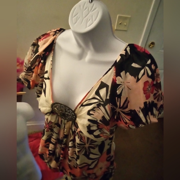 Bebe - Picture 4 of 14